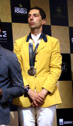 La fameuse veste jaune de Yuri Mansur